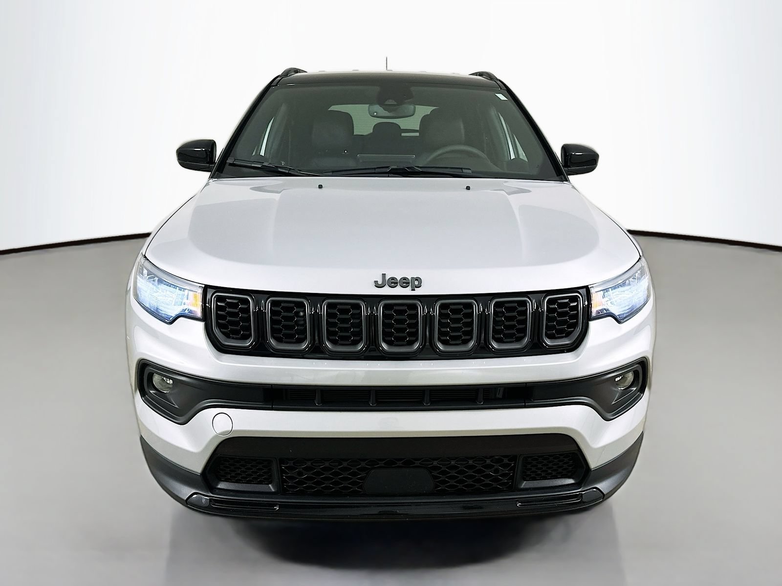 Used 2024 Jeep Compass Latitude w/ Convenience Group AWD/4WD image 2