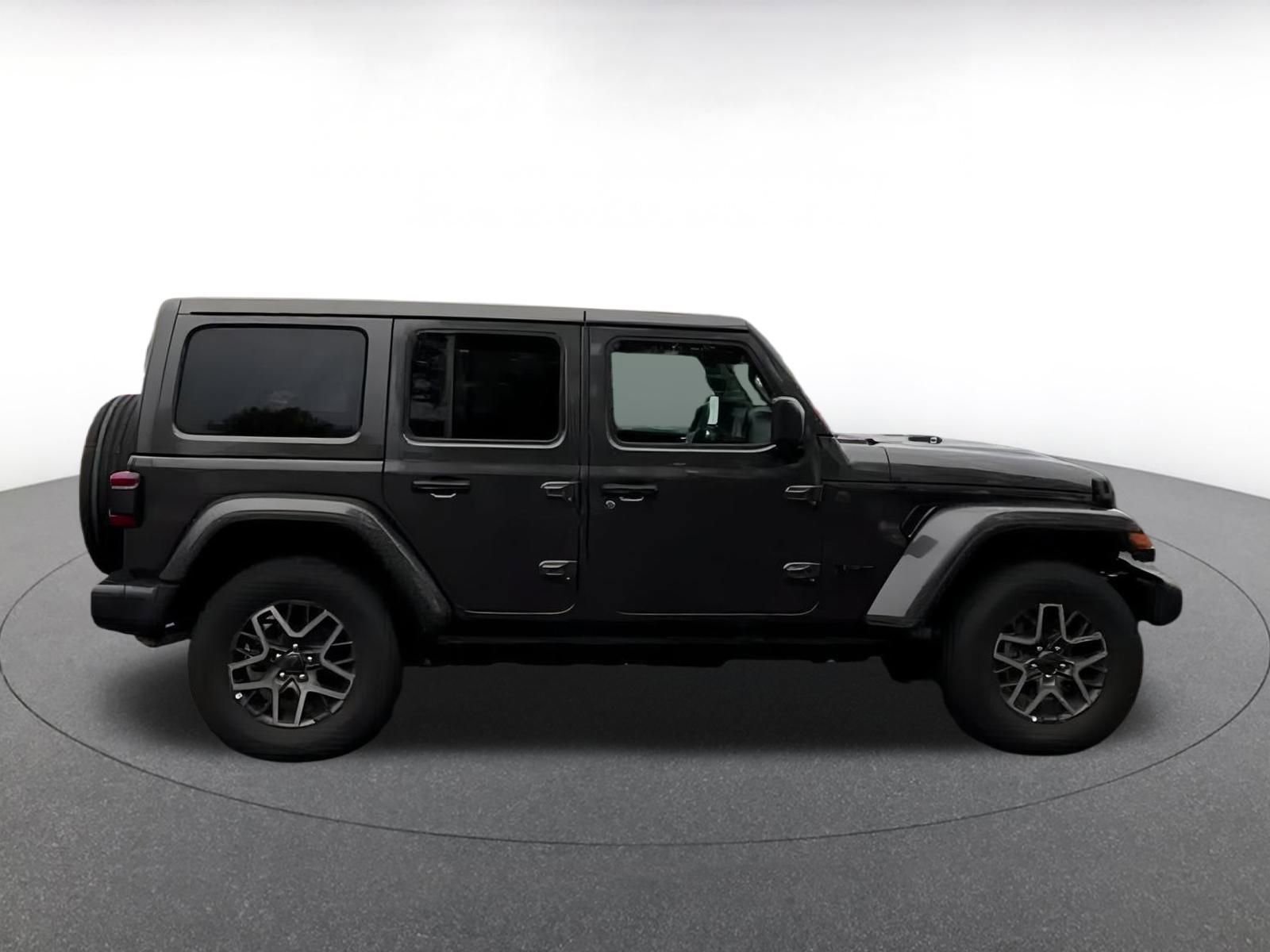 Used 2025 Jeep Wrangler Sahara image 15