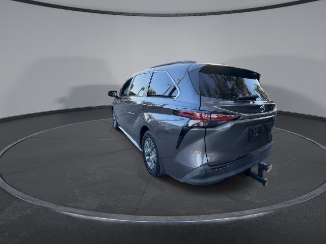 Used 2021 Toyota Sienna XLE FWD image 6