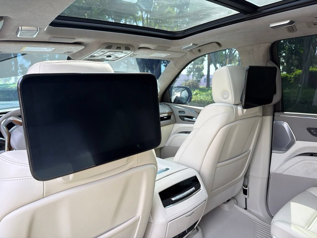 Used 2024 Cadillac Escalade ESV Sport Platinum w/ LPO, ONYX Package AWD/4WD image 10