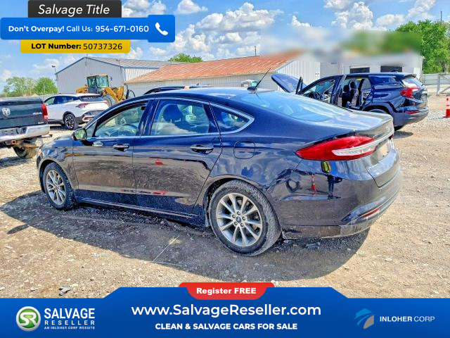Used 2017 Ford Fusion SE w/ Fusion SE Technology Package FWD image 3