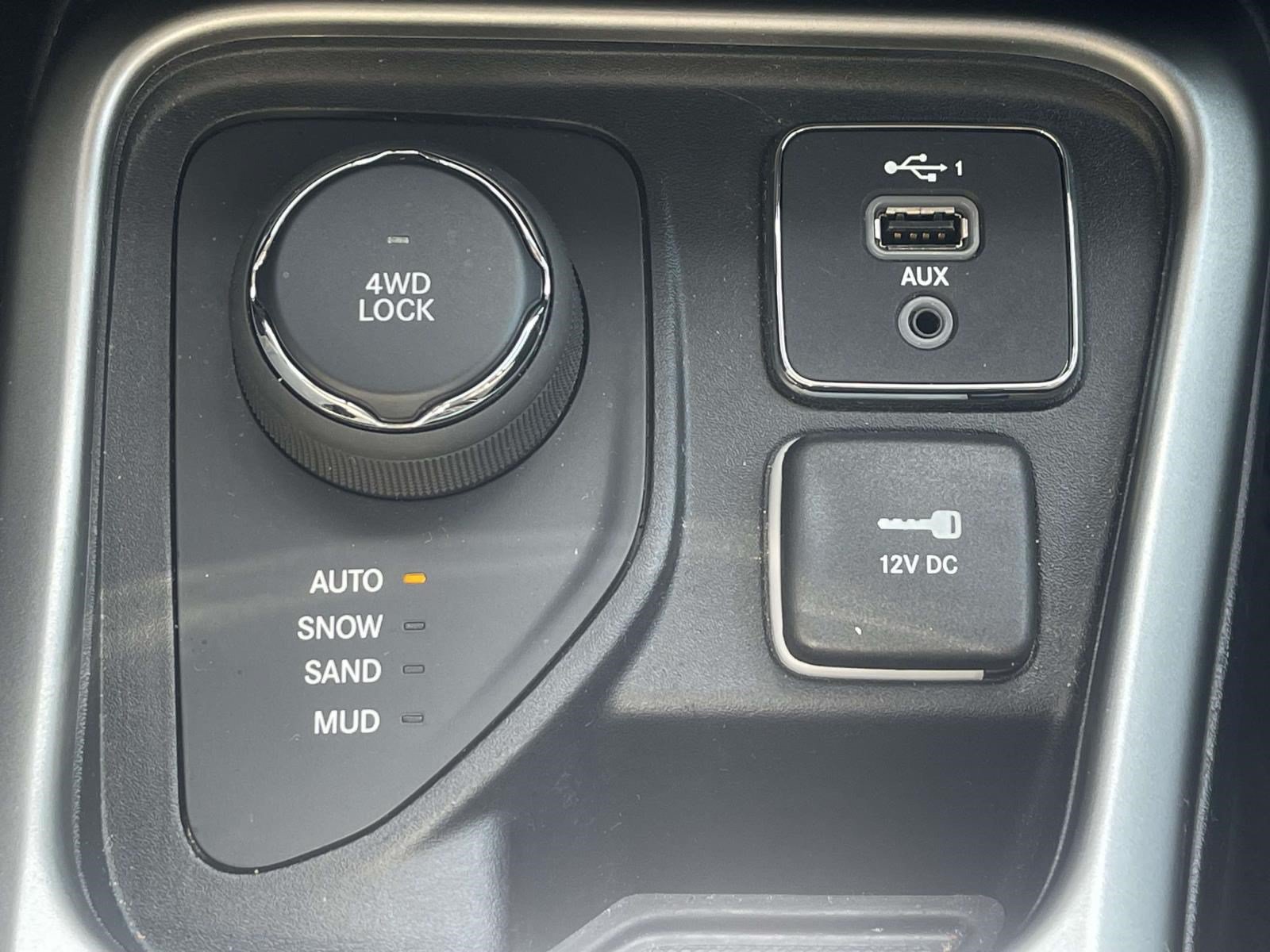 Used 2021 Jeep Compass Latitude w/ Convenience Group AWD/4WD image 29