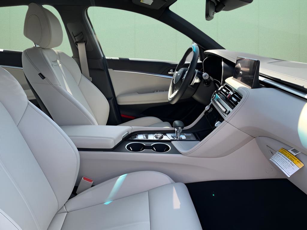Certified 2025 Genesis G70 2.5T image 36