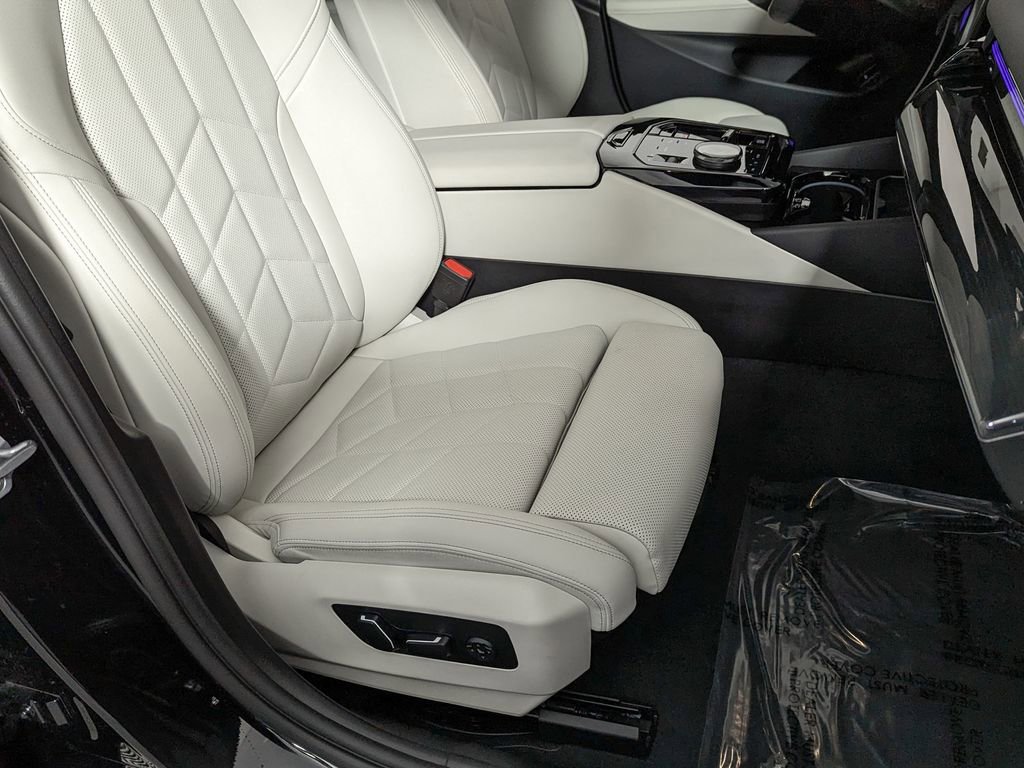 Used 2025 BMW 530i xDrive image 27