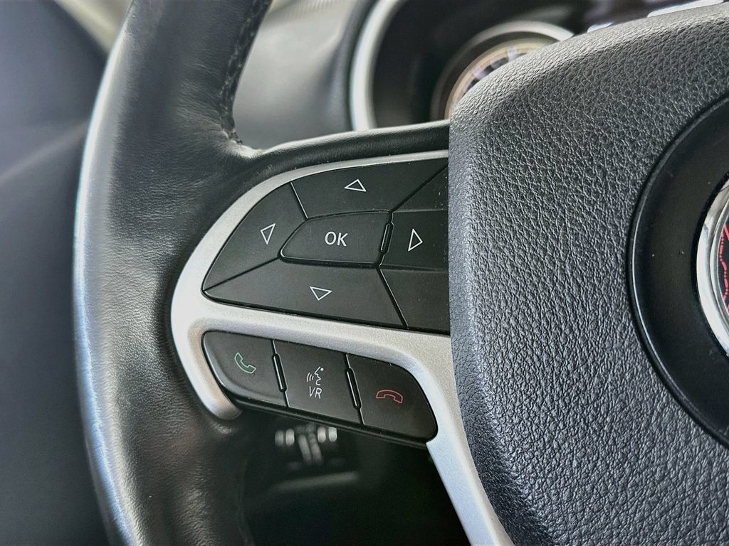 Used 2015 Jeep Cherokee Trailhawk w/ Leather Interior Group AWD/4WD image 24