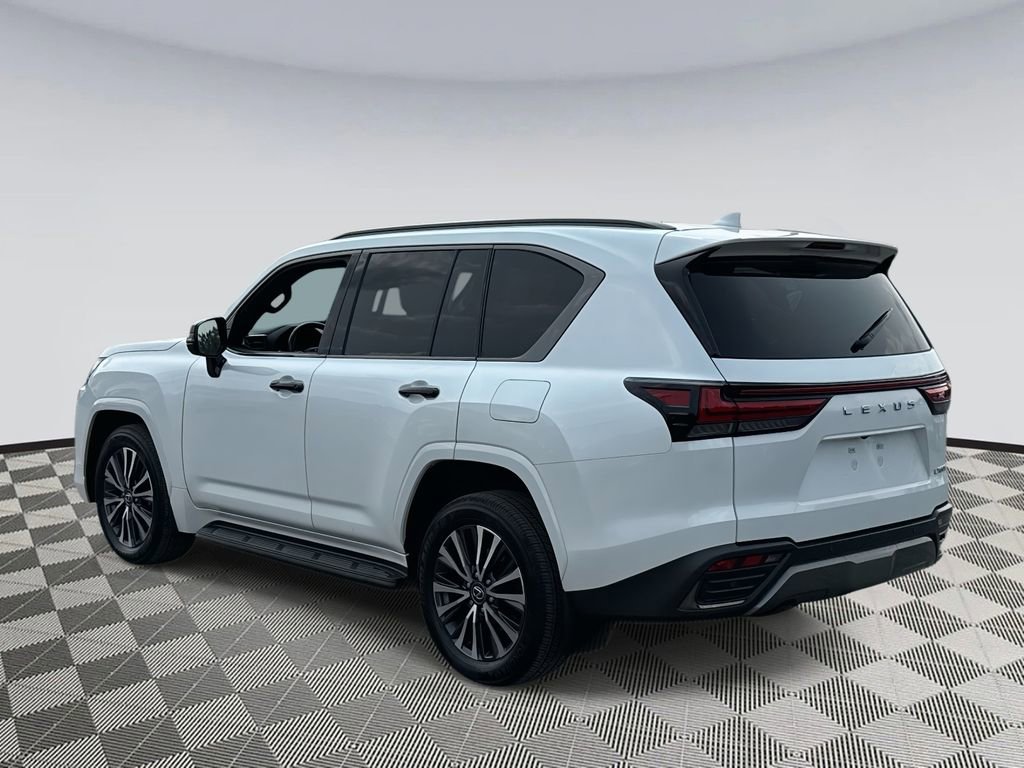 Used 2024 Lexus LX 600 4WD w/ Premium Package image 4