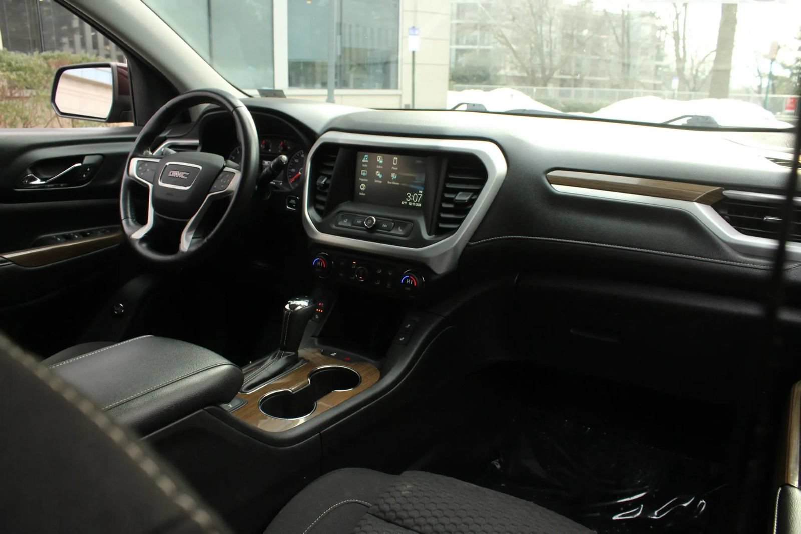 Used 2017 GMC Acadia SLE w/ Driver Alert Package I AWD/4WD image 24