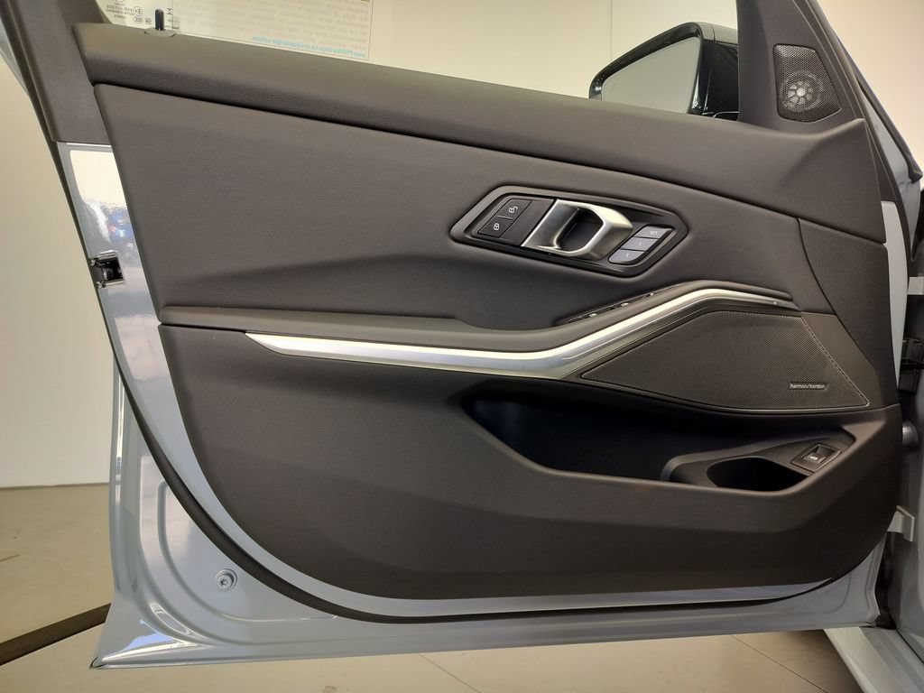 New 2026 BMW 330i Sedan w/ M Sport Package RWD image 6