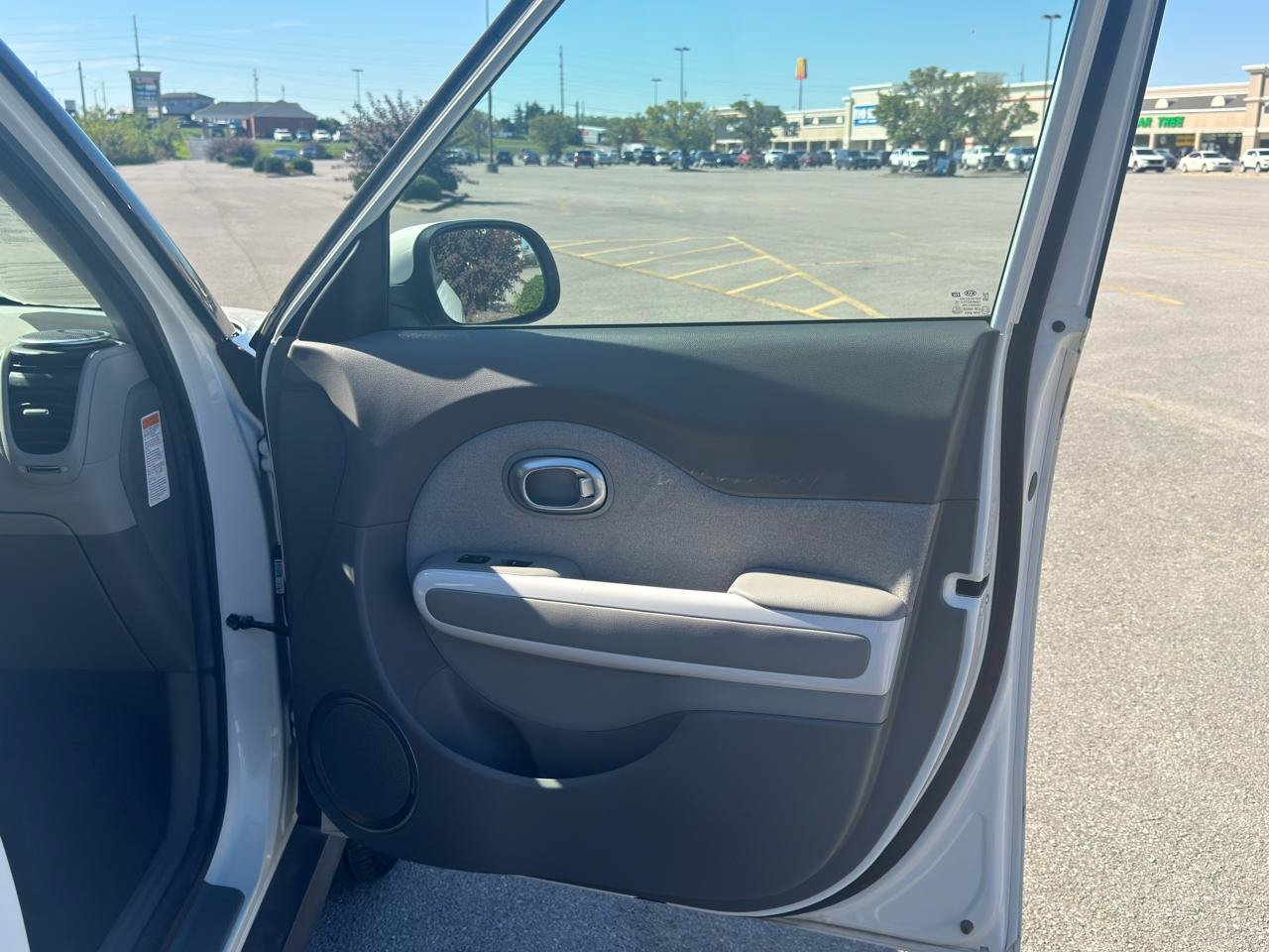 Used 2016 Kia Soul EV FWD image 14