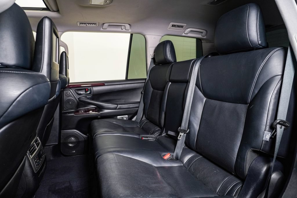 Used 2013 Lexus LX 570 4WD w/ Luxury Pkg image 19