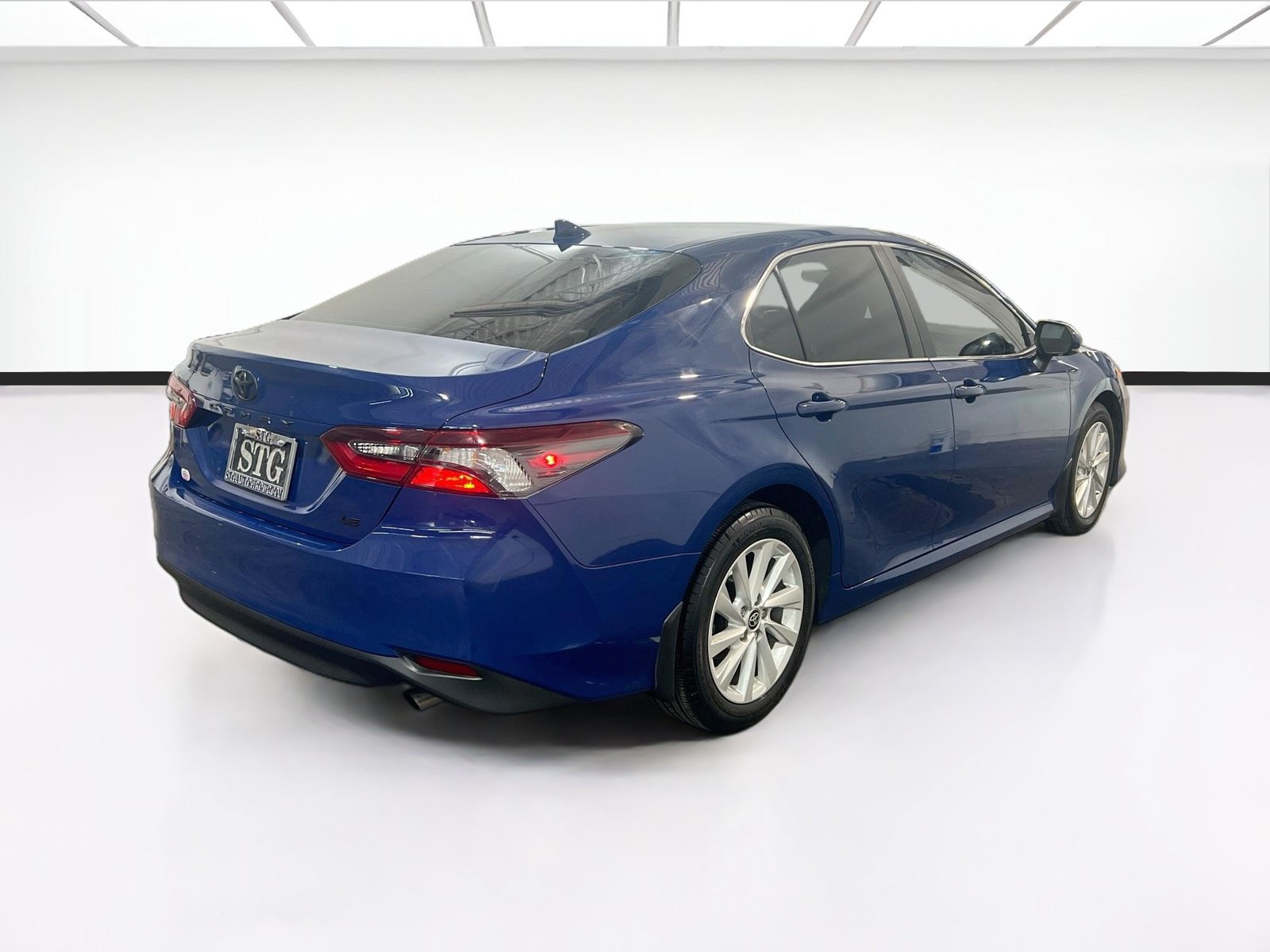 Used 2024 Toyota Camry LE FWD image 4