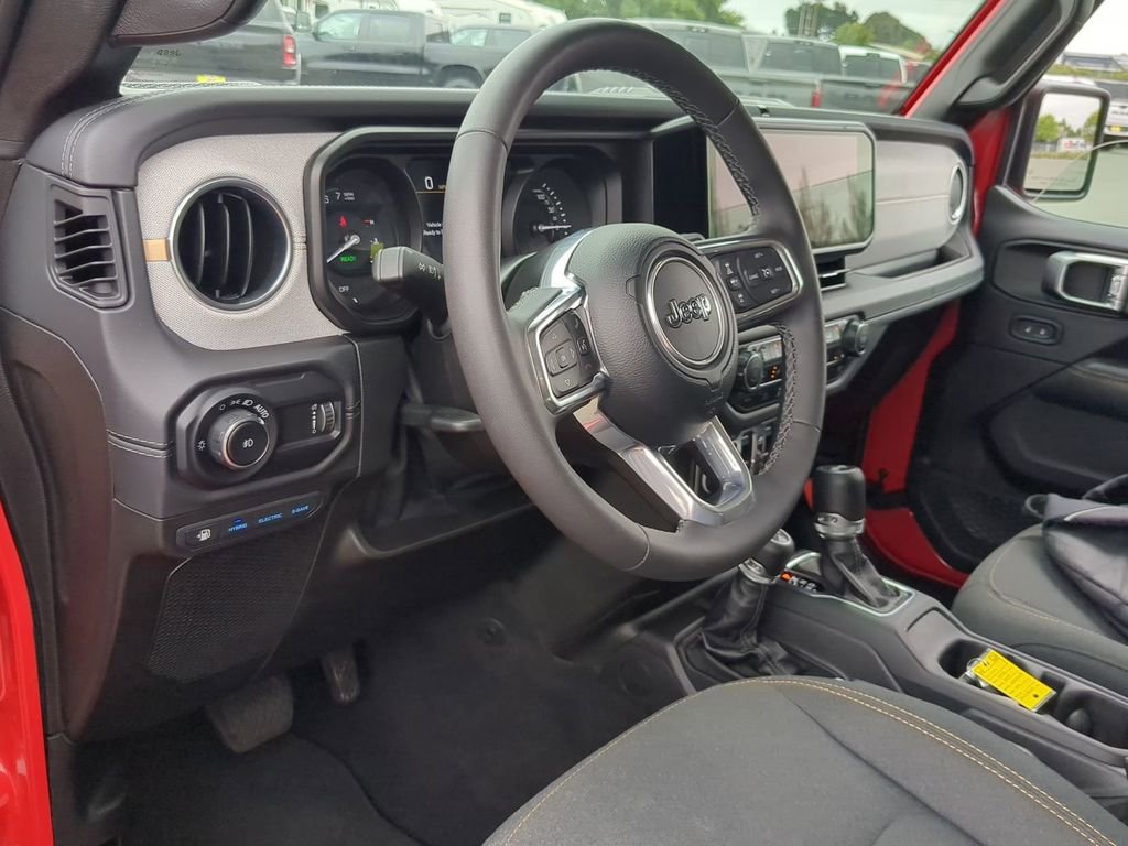 Used 2025 Jeep Wrangler Unlimited Sahara image 17
