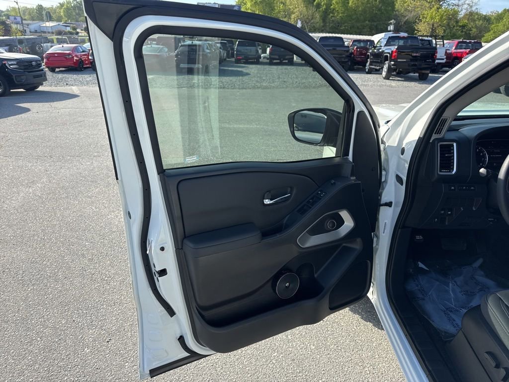 Used 2022 Nissan Frontier SV AWD/4WD image 24