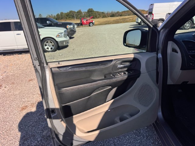Used 2017 Dodge Grand Caravan SXT FWD image 35