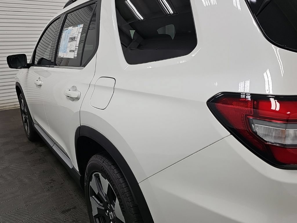 New 2026 Honda Pilot Touring image 6