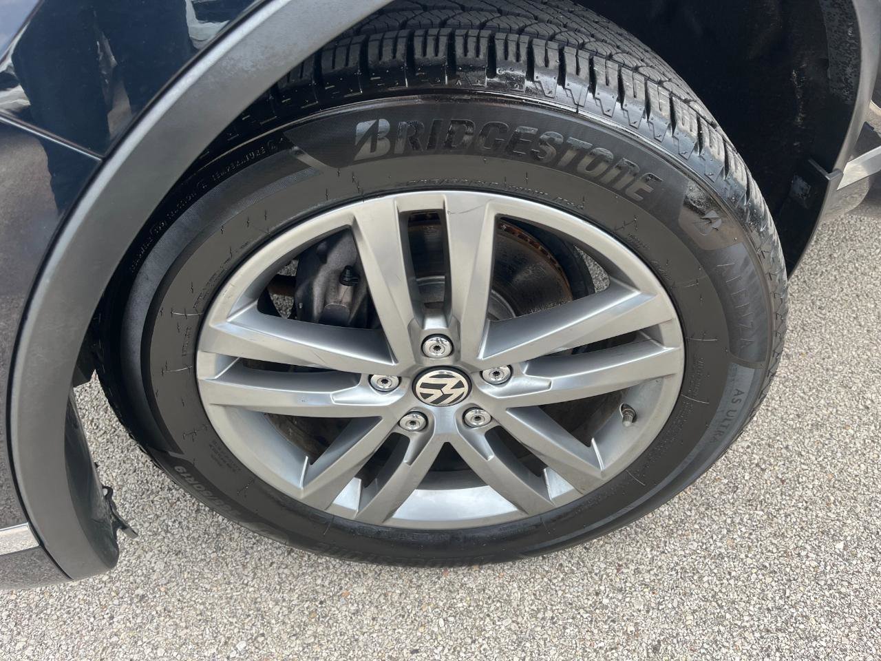 Used 2015 Volkswagen Touareg TDI AWD/4WD image 39