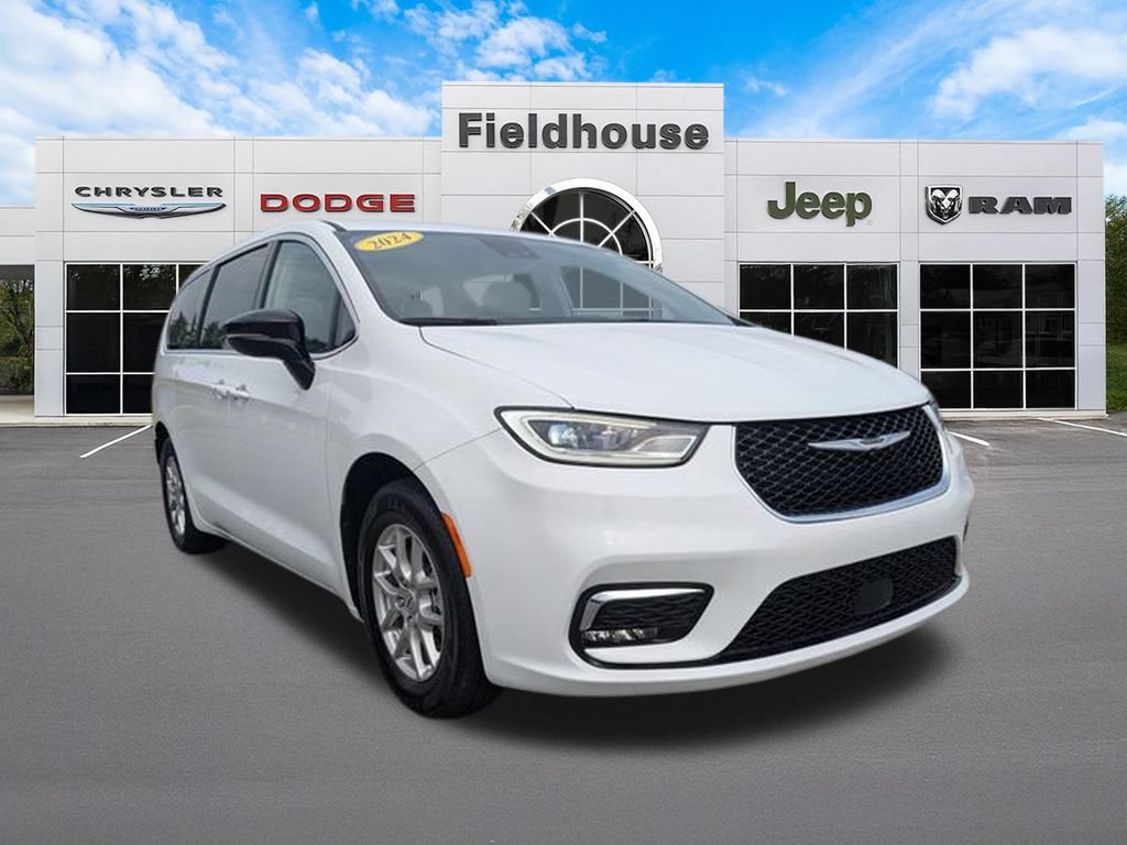 Used 2024 Chrysler Pacifica Touring-L FWD image 8