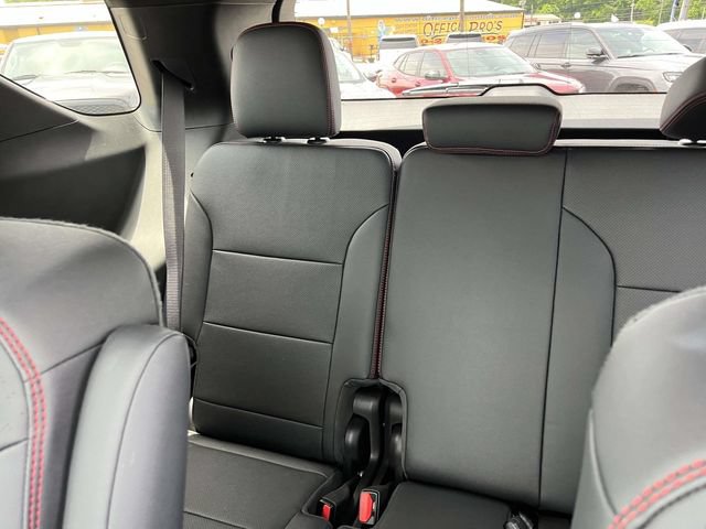 Used 2024 Chevrolet Traverse RS FWD image 17