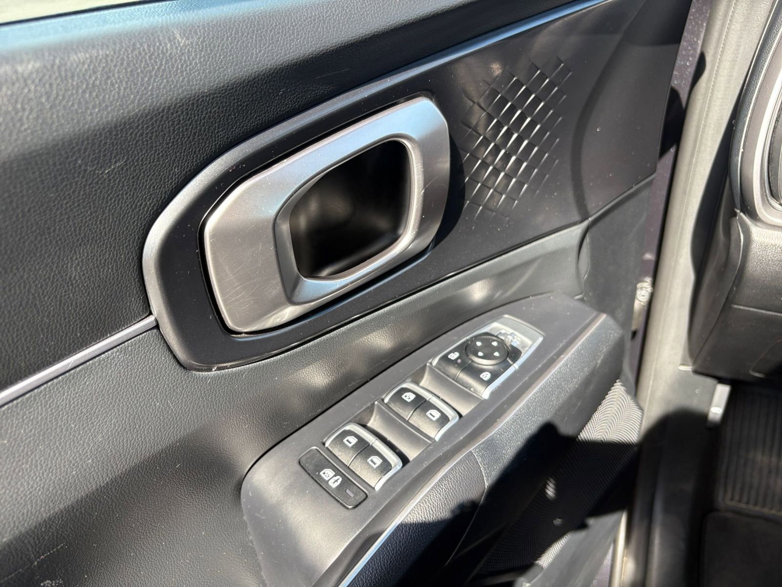 Used 2024 Kia Sorento S image 18