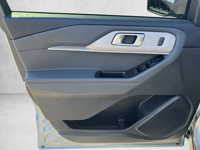 Used 2025 Ford Explorer Active w/ Active Comfort Package image 11