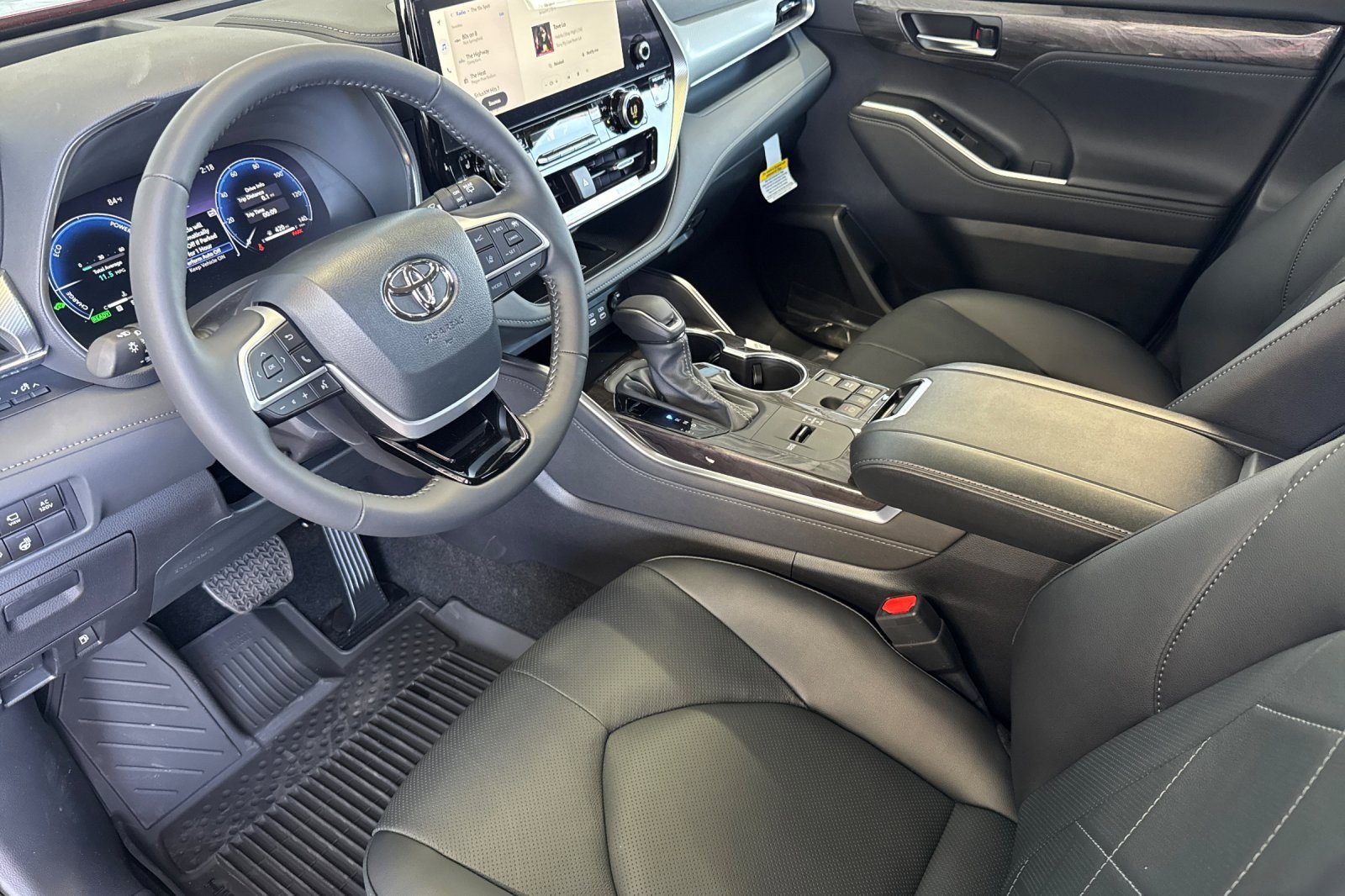 New 2026 Toyota Highlander Platinum AWD/4WD image 9