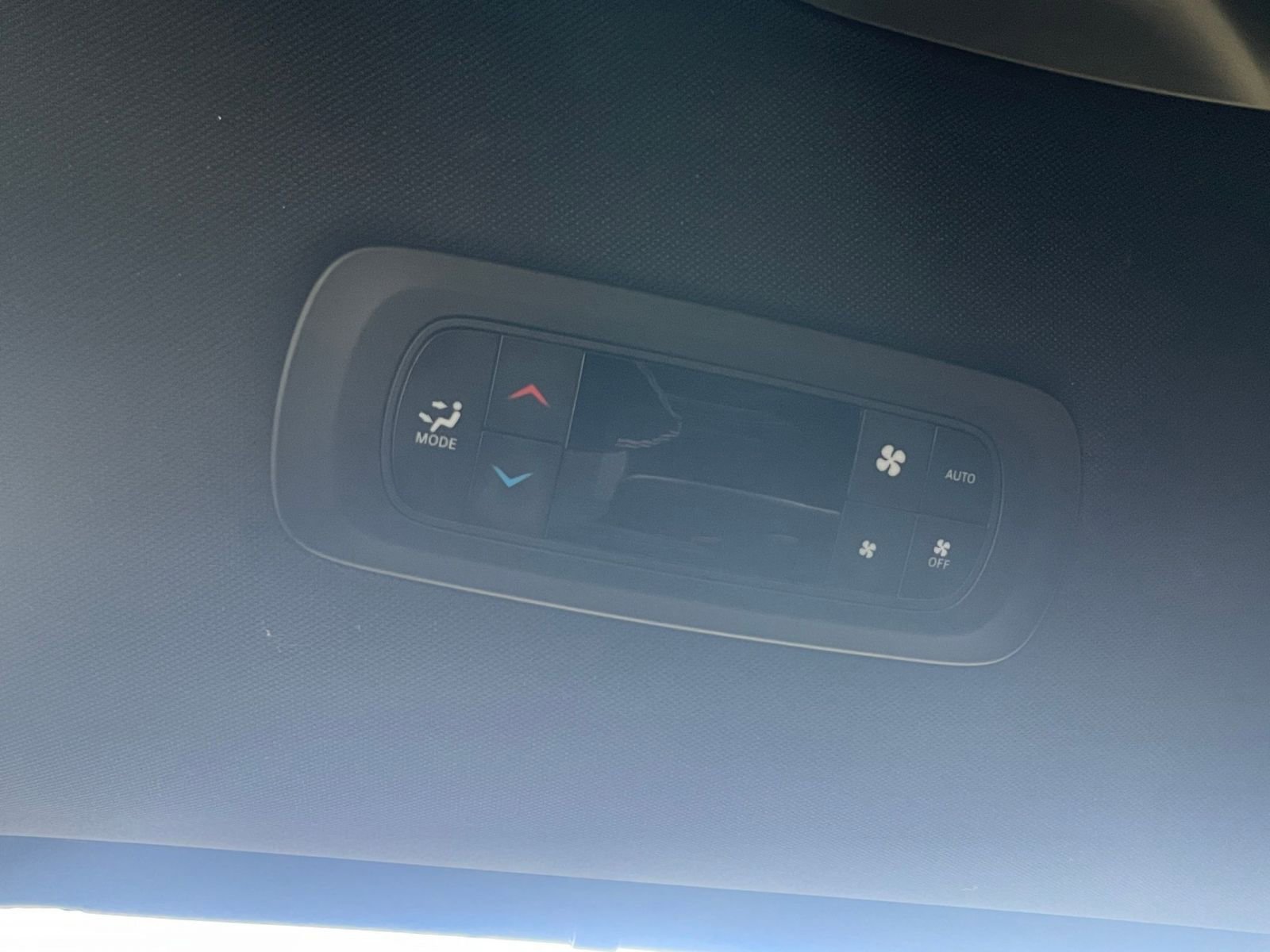 Used 2025 Chrysler Pacifica Select image 24