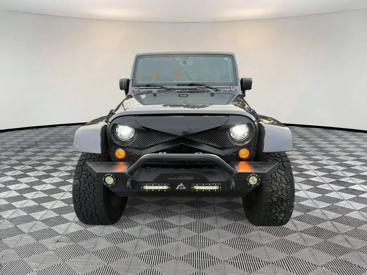 Used 2017 Jeep Wrangler Unlimited Sahara AWD/4WD image 2