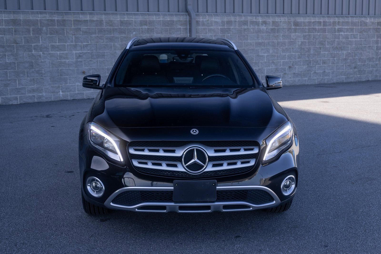 Used 2019 Mercedes-Benz GLA 250 4MATIC w/ Premium Package image 2
