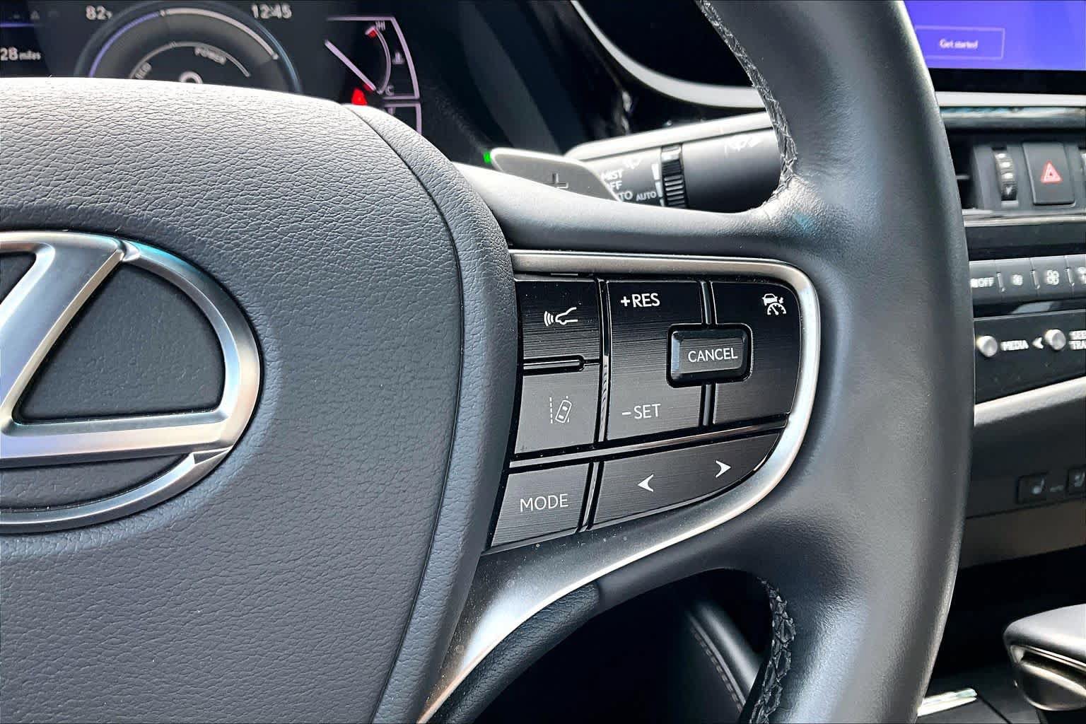 Used 2025 Lexus ES 300h w/ Premium Package FWD image 25