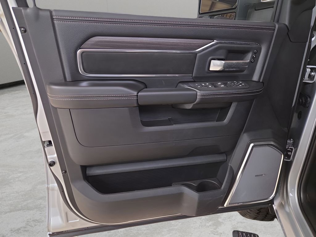 New 2026 RAM 2500 Laramie AWD/4WD image 10