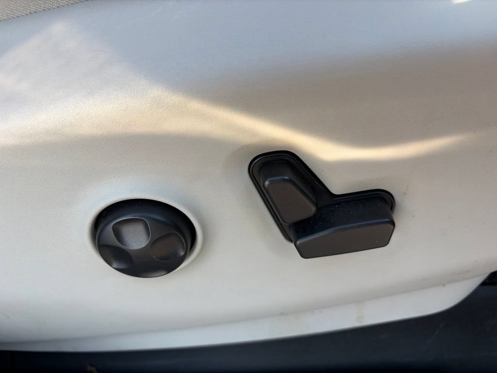 Used 2018 Chrysler Pacifica Limited w/ Advanced Safetytec Group FWD image 32