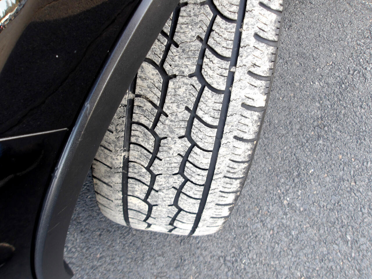 Used 2015 Volkswagen Touareg Sport image 25