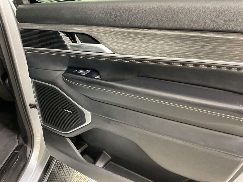 Used 2024 Jeep Wagoneer Series III w/ Flexible Seating Group image 24