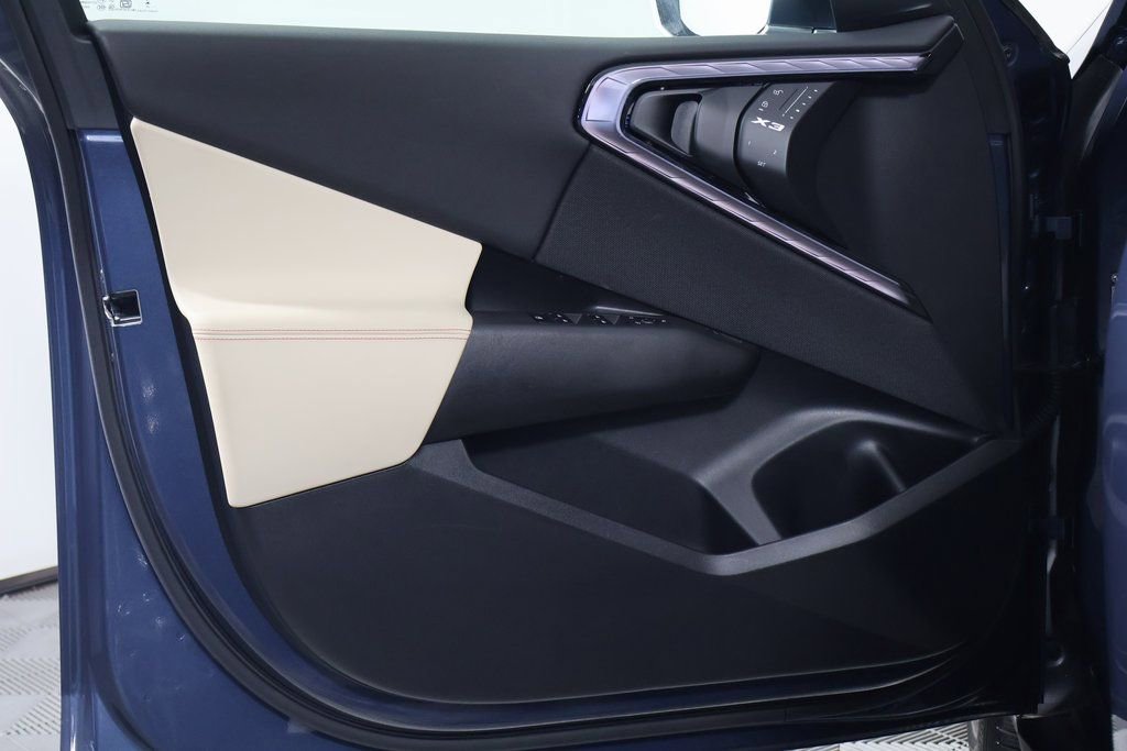 Used 2025 BMW X3 xDrive30i w/ Convenience Package image 12