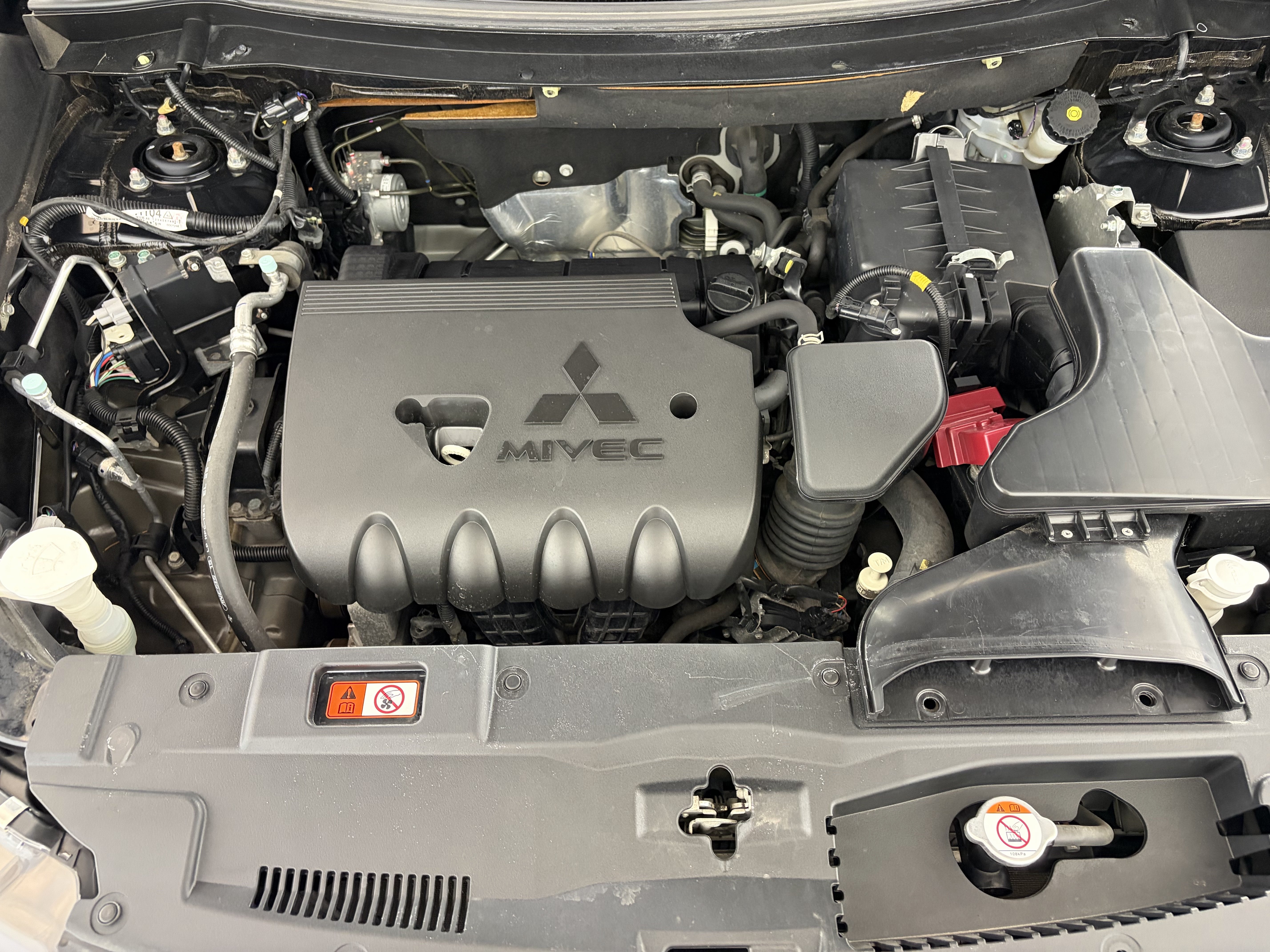 Used 2016 Mitsubishi Outlander SEL AWD/4WD image 12