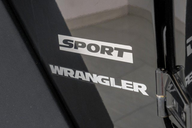 Used 2015 Jeep Wrangler Sport w/ Mopar Black Appearance Group AWD/4WD image 35