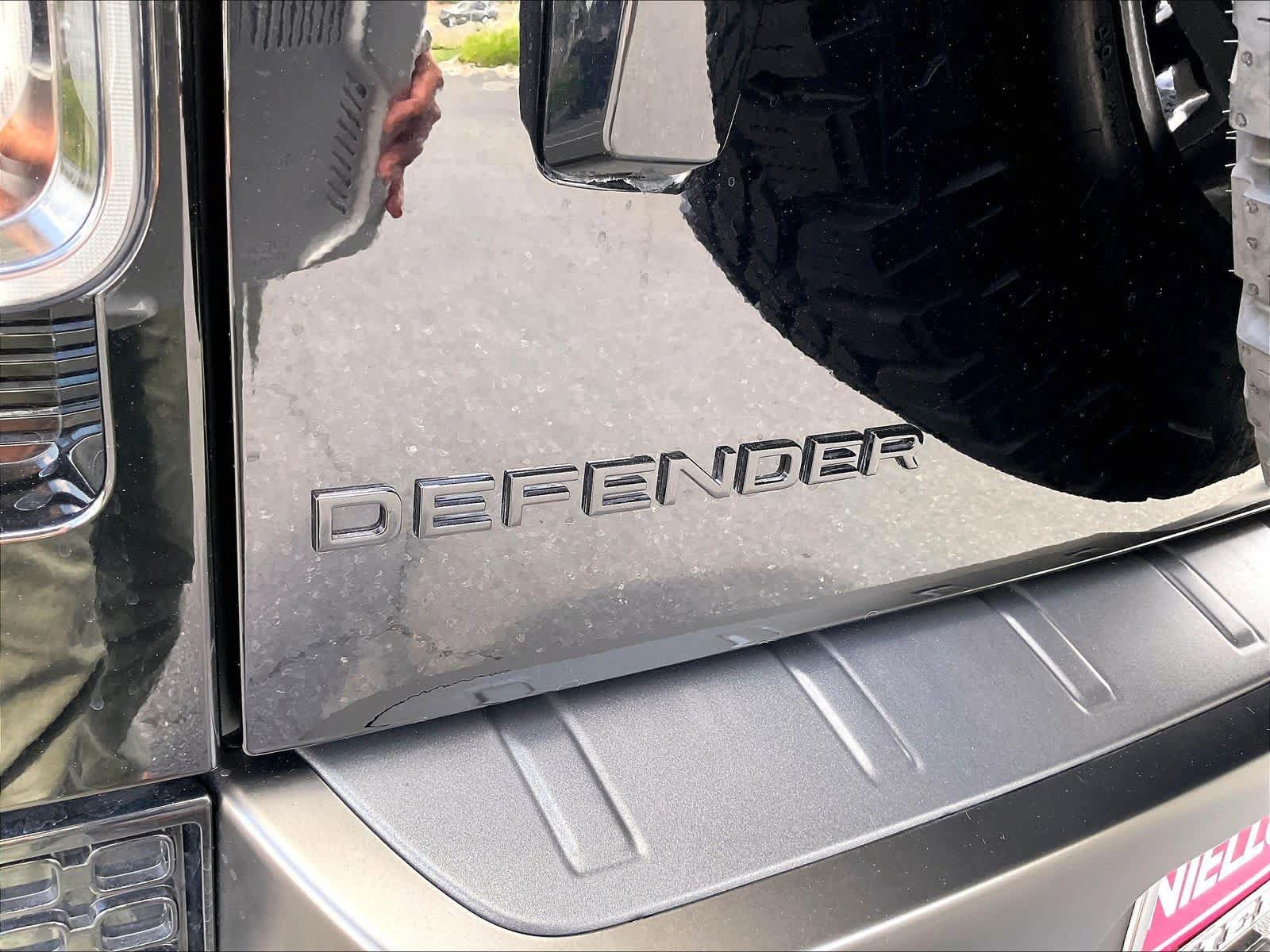 Used 2025 Land Rover Defender 110 AWD/4WD image 11