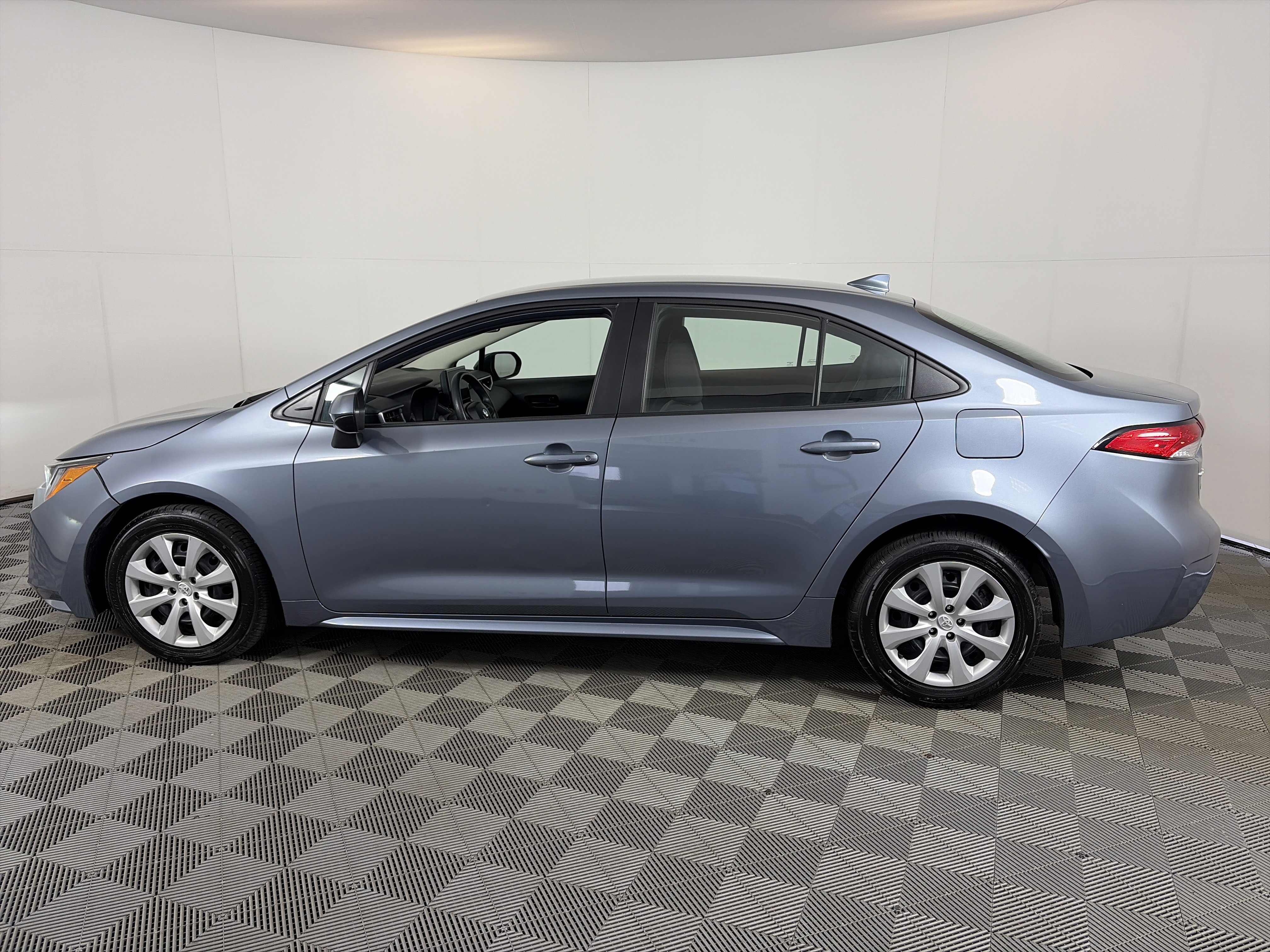Used 2024 Toyota Corolla LE FWD image 8