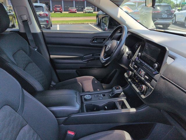 Used 2023 Nissan Pathfinder S AWD/4WD image 10