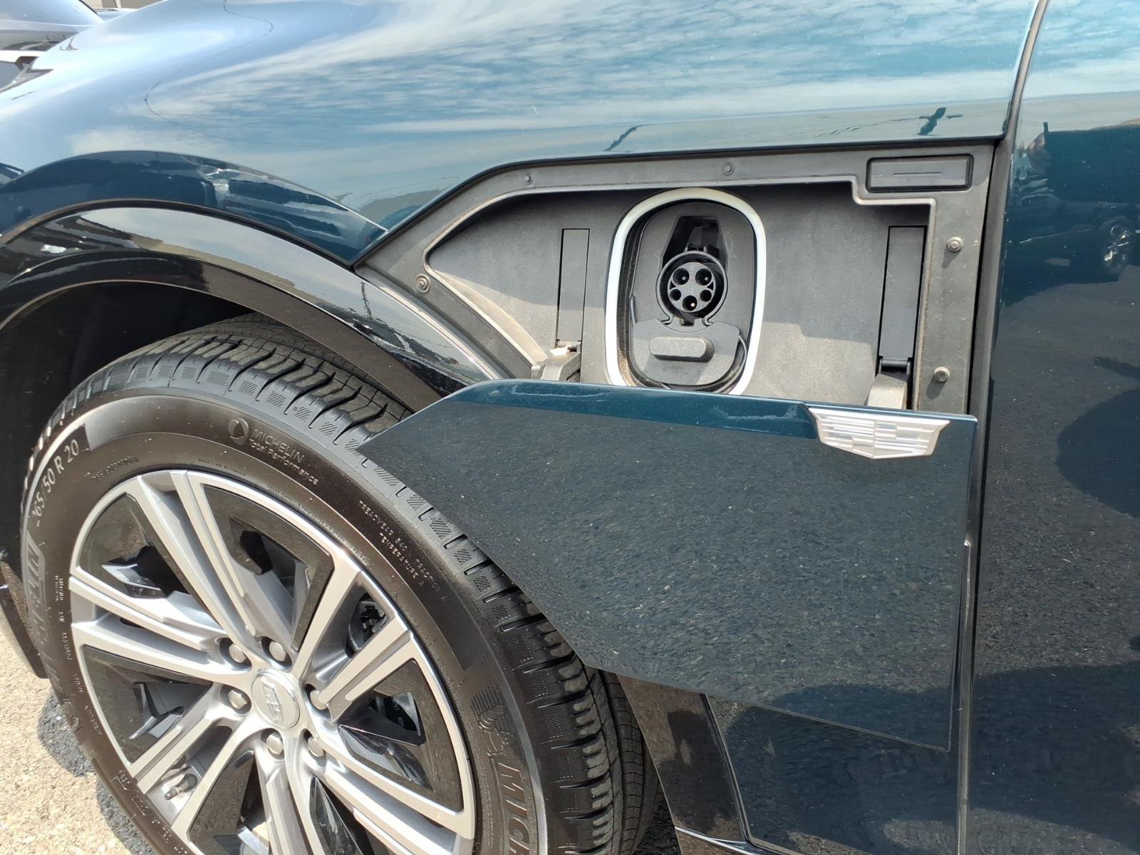 Certified 2024 Cadillac Lyriq Luxury AWD/4WD image 10