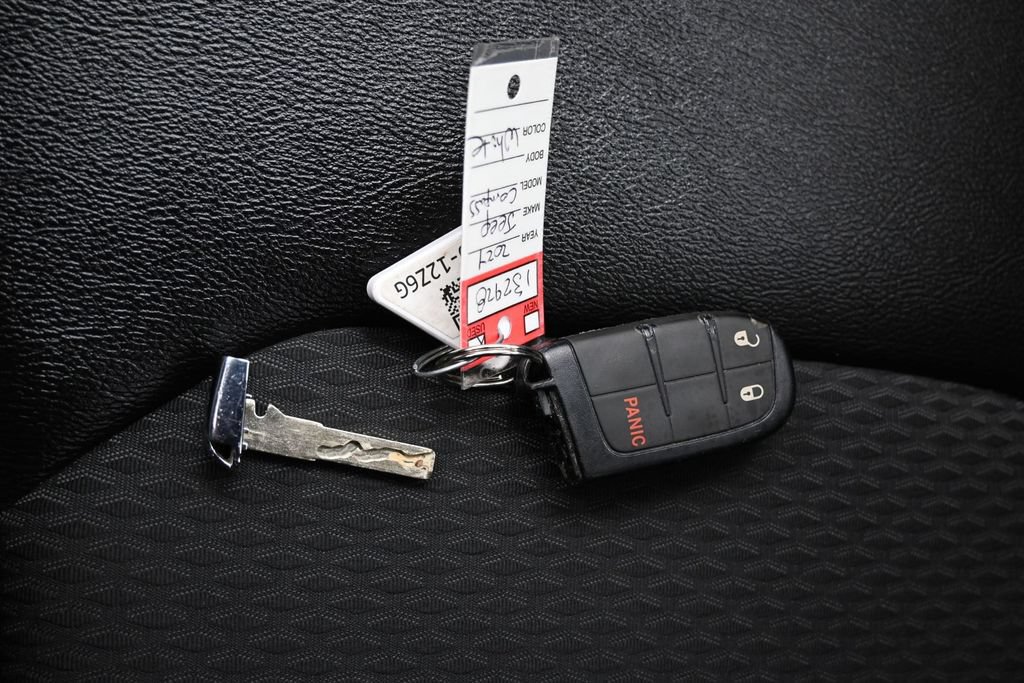 Used 2024 Jeep Compass Latitude AWD/4WD image 31