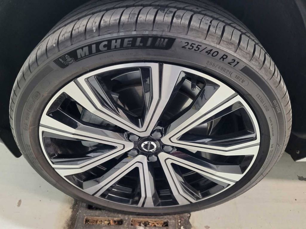 Used 2023 Volvo XC60 B6 Ultimate image 10