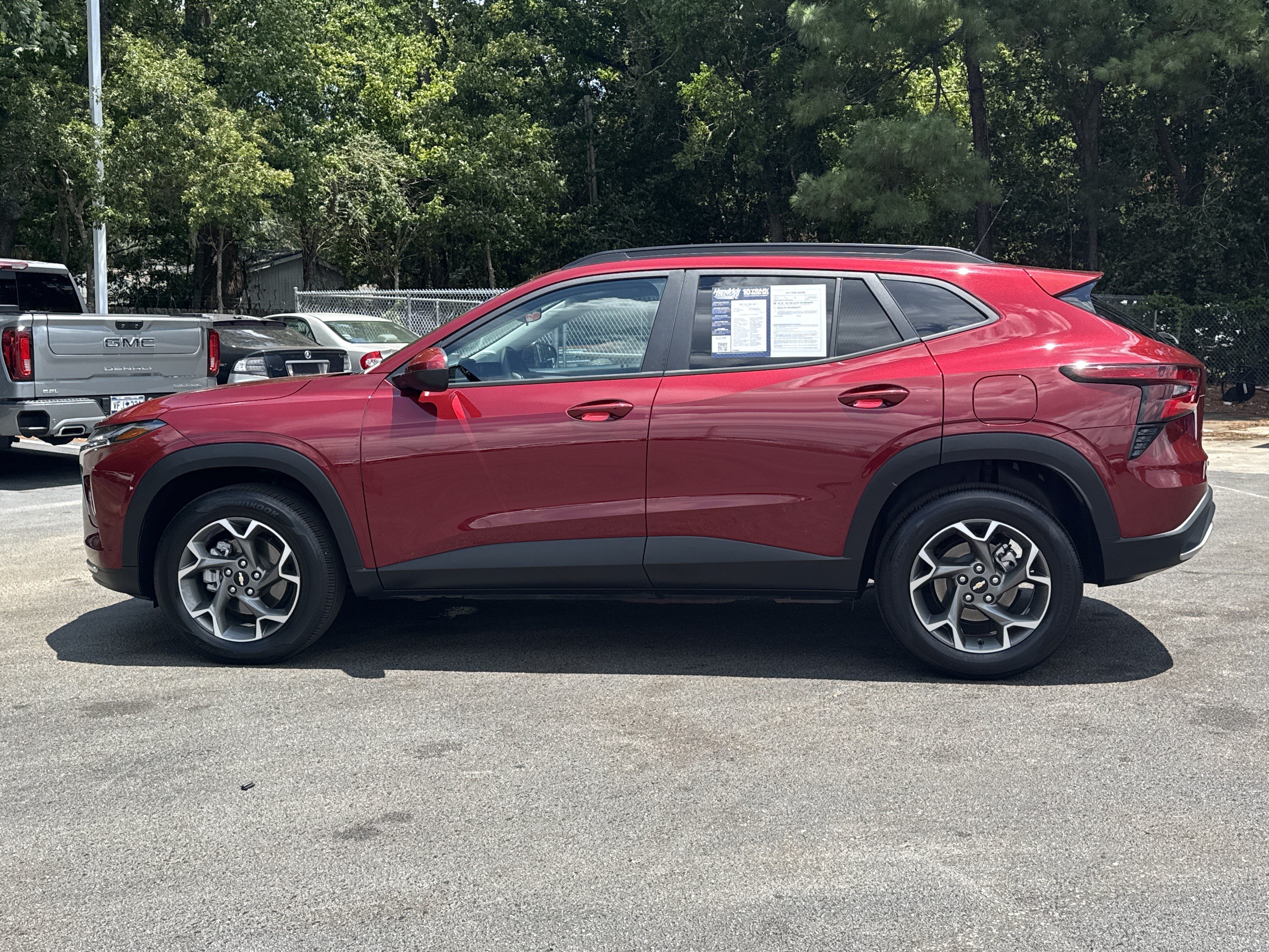 Used 2025 Chevrolet Trax LT FWD image 12