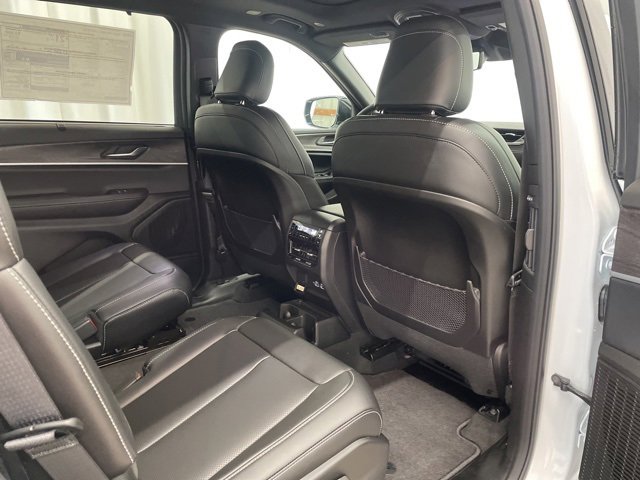 New 2025 Jeep Grand Cherokee L Limited w/ Luxury Tech Group II image 34