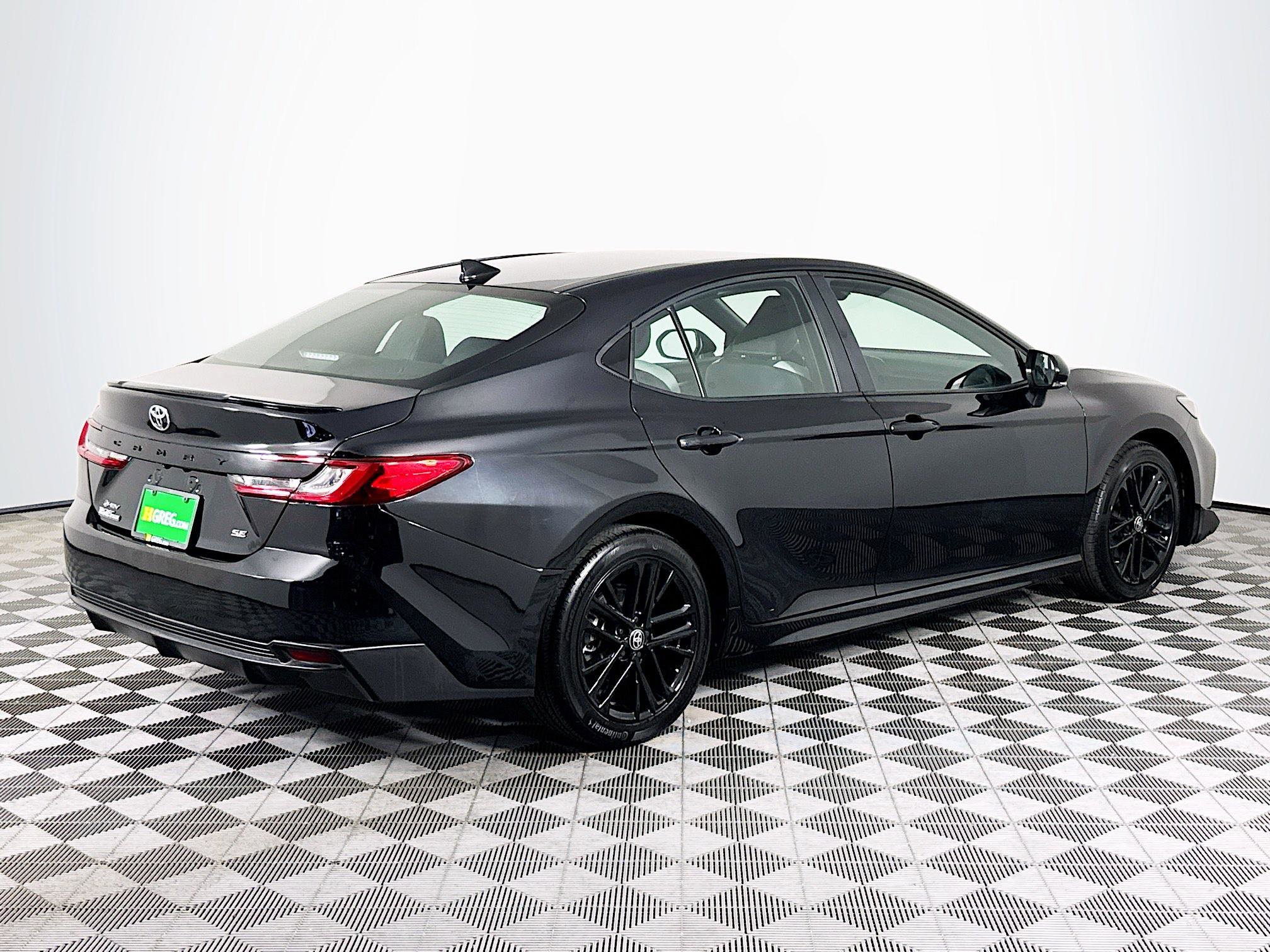 Used 2026 Toyota Camry SE FWD image 10
