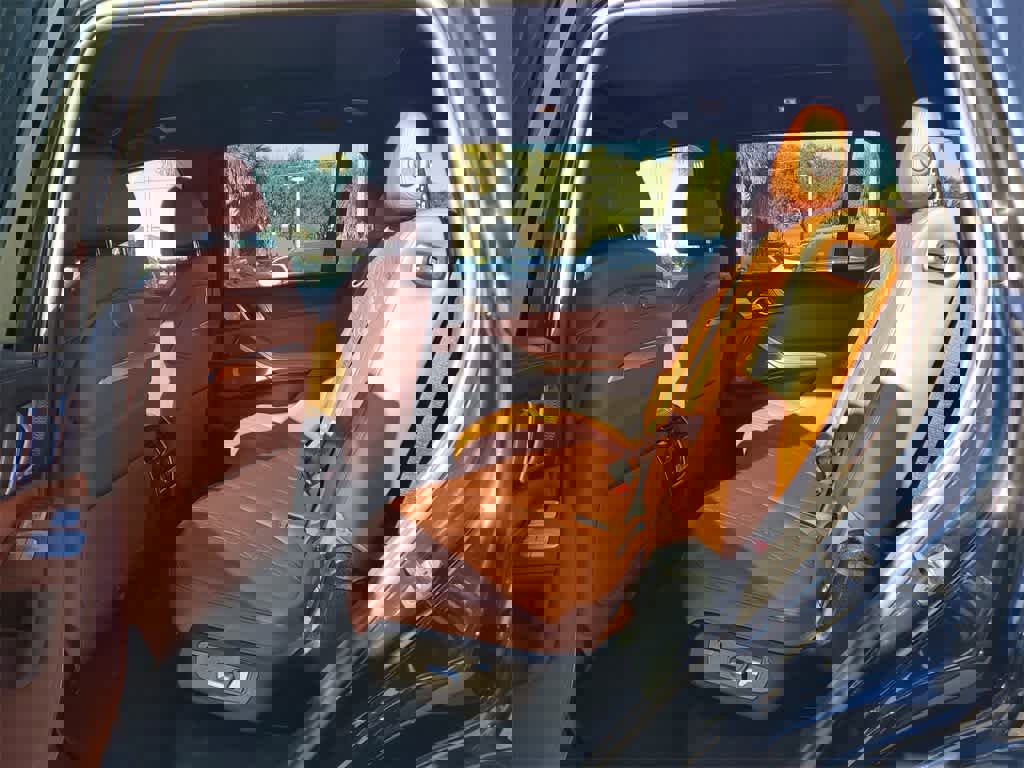 Used 2024 BMW X7 M60i w/ Executive Package image 11