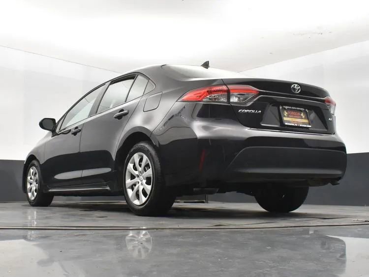 Used 2025 Toyota Corolla LE image 12