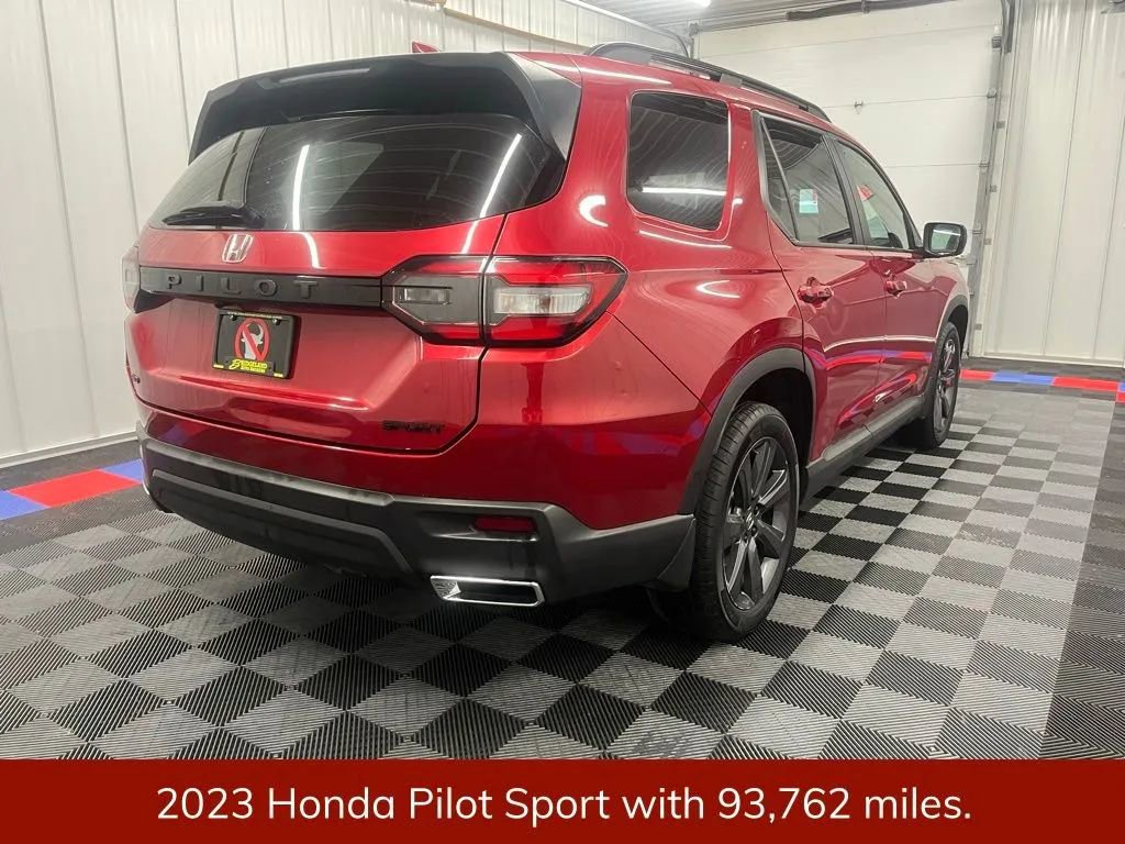 Used 2023 Honda Pilot Sport image 3