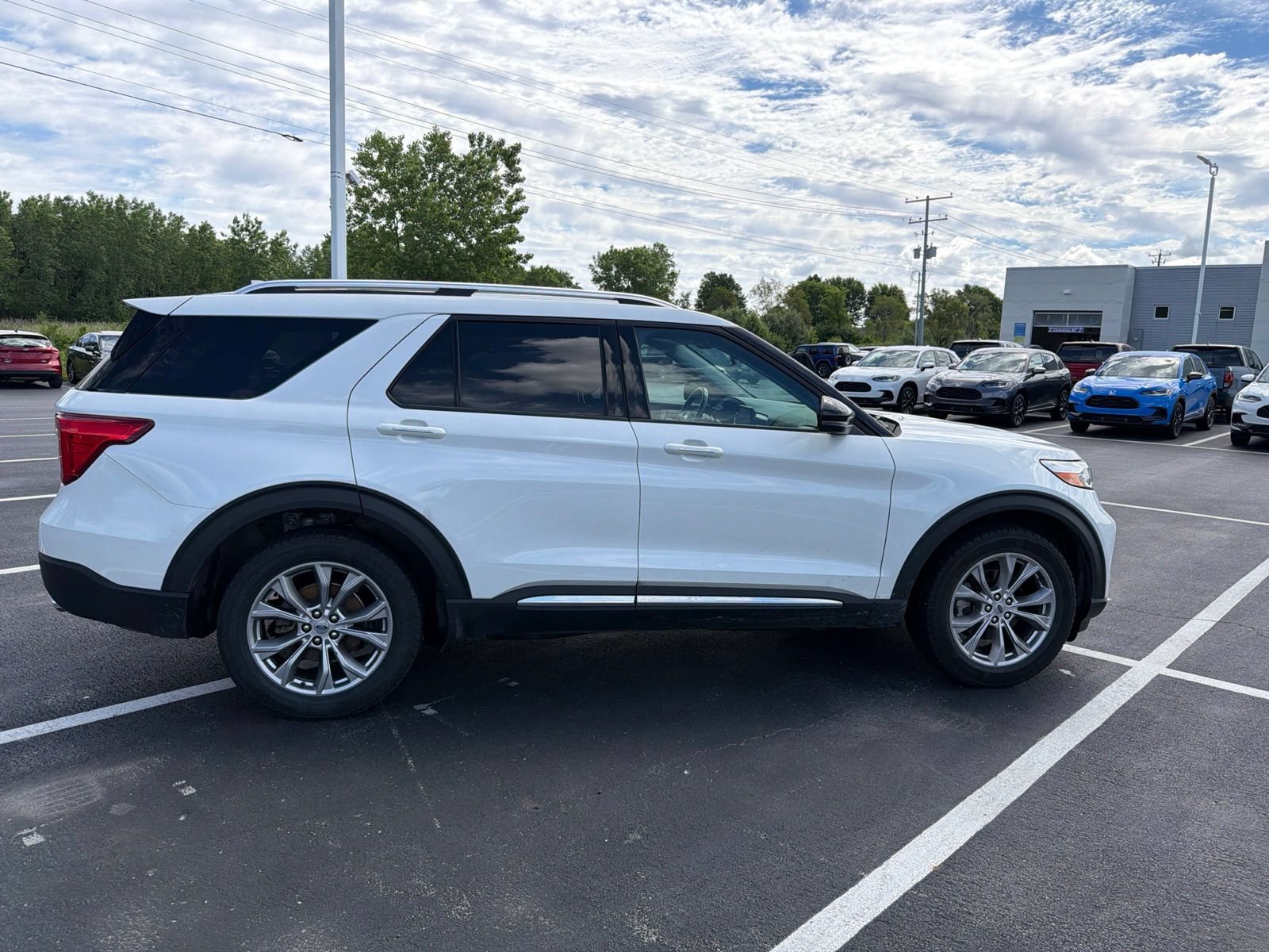 Used 2021 Ford Explorer Limited w/ Equipment Group 301A AWD/4WD image 7