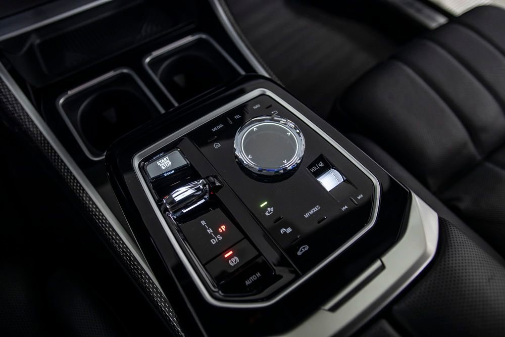 Used 2023 BMW 740i w/ Executive Package RWD image 31